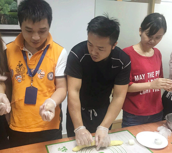 月餅DIY中秋主題活動，我們在一起
