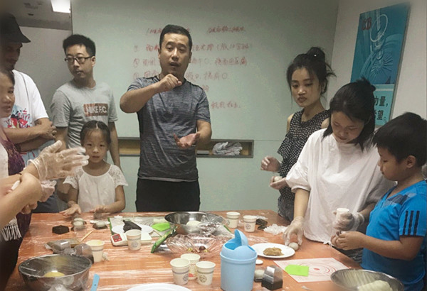 月餅DIY中秋主題活動，我們在一起
