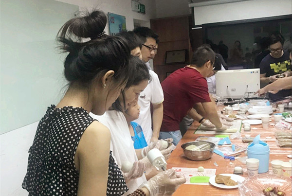 月餅DIY中秋主題活動，我們在一起